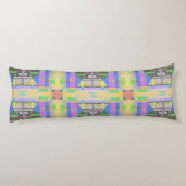 Yellow Green Blue Lila Geometric Seitenschläferkissen (Rückseite)