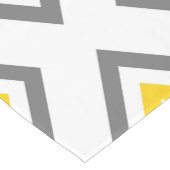 Yellow Grey White Diamond Geometric Pattern Kurzer Tischläufer (Ecke)