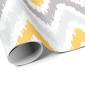 Yellow Grey Zigzags Ikat Pattern Geschenkpapier (Rolleneckpunkt)