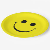 Yellow Happy Face Birthday Pappteller (Schrägansicht)
