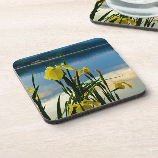 Yellow Iris am Lake Shore Getränkeuntersetzer (Linke Seite)