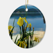 Yellow Iris am Lake Shore Keramik Ornament (Links)