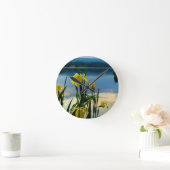 Yellow Iris am Lake Shore Runde Wanduhr (Zuhause)