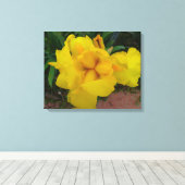 Yellow Iris Blume Leinwand (Insitu (Holzboden))