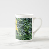 Yellow Iris Garden Bone China Tasse (Rechts)