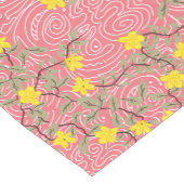 Yellow Jasmine Blume auf Korallenrosa Kurzer Tischläufer (Ecke)