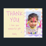 Yellow Kids Foto Girl Birthday Danke Postkarte<br><div class="desc">Personalisierter Geburtstag danke Ihnen Postcard für Mädchen mit Foto und Text I Liebe Ihr wunderbares Geschenk. Niedlicher gelber Geburtstag danke Ihnen Karte für Ihre Freunde und Familie. Laden Sie Ihr Foto hoch und personalisieren Sie die Postkarte mit Ihrem Namen und Text. Die Postkarte hat farbenfrohe Sterne und Wellen auf der...</div>