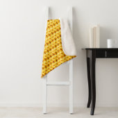 Yellow knitted woolen fabric background sherpadecke (Beispiel)