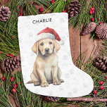 Yellow Labrador Personalisiert Dog Lover Christmas Kleiner Weihnachtsstrumpf<br><div class="desc">Wenn Sie ein gelbes Arbeitsbräuner-Retriever-Liebhaber sind, dann werden Sie in dieser Ferienzeit definitiv gewollt, sich unsere festliche Sammlung von Urlaubskarten und Geschenken anzusehen. Mit einem bezaubernden gelbe Labrador, der eine Weihnachtsmannmütze spielt, stellen unsere Karten sicher jedem, der sie empfängt, ein Lächeln ins Gesicht. Unsere Ornamente und Geschenke sind auch perfekt...</div>