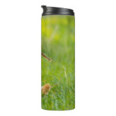 Yellow Labrador Plays mit Stick Thermosbecher (Nach rechts gedreht)