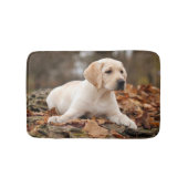 Yellow Labrador Puppy im Herbst Badematte (Vorderseite)