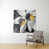 Yellow Ladybugs Käfer auf Schwarz-weißer Blume Wandteppich (Beispiel (Horizontal))