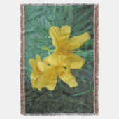 Yellow Lilies Throw Blanket Decke (Vorderseite Vertikal)