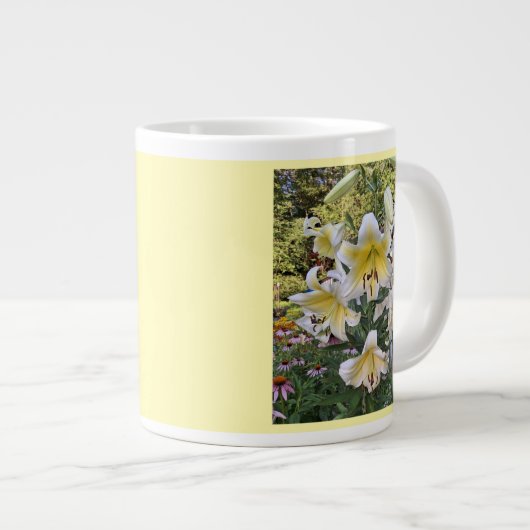 Yellow Lilly Glass Jumbo-Tasse (Vorderseite Rechts)