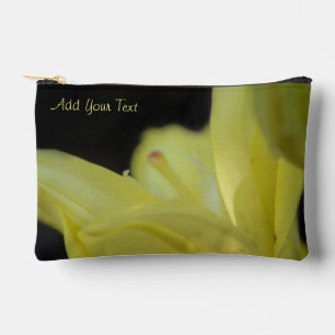 Yellow Lily by Shirley Taylor Zubehörtasche