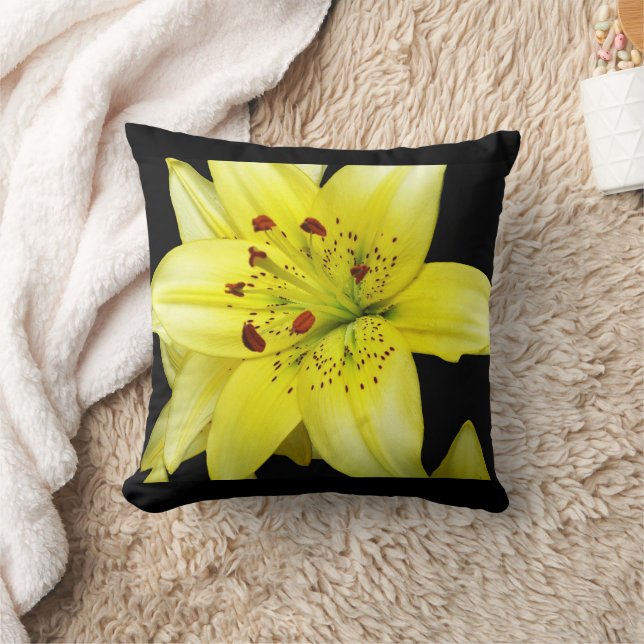 Yellow Lily Close-up Kissen (Decke)