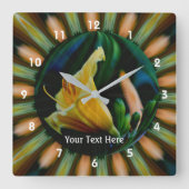 Yellow Lily Flower Abstract Art Quadratische Wanduhr (Vorderseite)