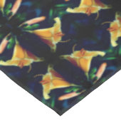 Yellow Lily Flower Abstract Art Tischdecke (Schrägansicht)