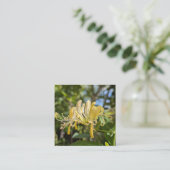 Yellow Macro Honeysuckle Quadratische Visitenkarte (Stehend Vorderseite)