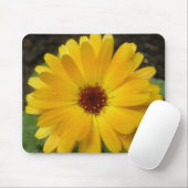 Yellow Marigold Macro Mousepad (Mit Mouse)