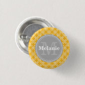Yellow Modern Squares Pattern Grau Monogramm Button (Vorne & Hinten)