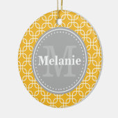 Yellow Modern Squares Pattern Grau Monogramm Keramikornament (Links)