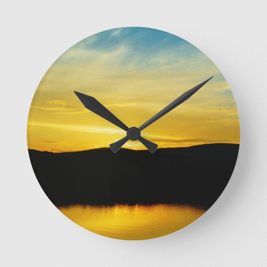Yellow Mt Lake Sunset Runde Wanduhr (Vorderseite)