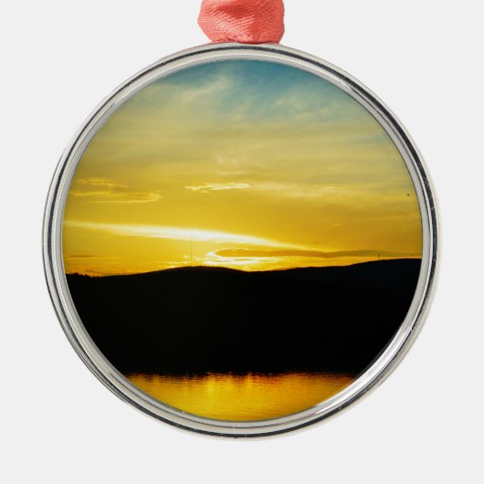 Yellow Mt Lake Sunset Silbernes Ornament (Vorne)