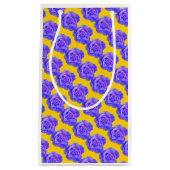 Yellow Navy Blue Floral Patterns Roses Flowers Kleine Geschenktüte (Vorderseite)