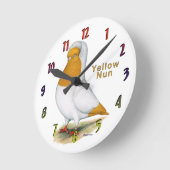 Yellow Nun Pigeon Clock Runde Wanduhr (Winkel)