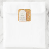 Yellow Orange Groovy Retro Arch Floral Wedding Quadratischer Aufkleber (Tasche)