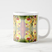 Yellow Orchids Pattern Jumbo-Tasse (Rechts)