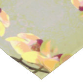 Yellow Orchids Pattern Tischdecke (Schrägansicht)