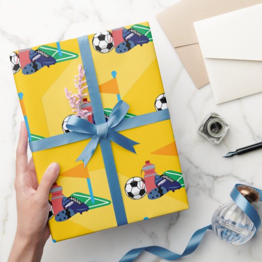 Yellow Palyful Soccer Ball Sports Geburtstag Geschenkpapier (Schenken)