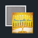 Yellow Peace Sparkle Shine Script Hanukkah Menorah Magnet<br><div class="desc">"Frieden, funkeln, leuchten." Ein nahes Foto einer leuchtenden, farbenfrohen, gelben und goldenen künstlerischen Menorah hilft Ihnen, den Urlaub von Hanukka stilvoll zu gestalten. Genießen Sie die Wärme und Freude der Ferienzeit, wenn Sie diesen bunten Hanukkah-Magneten verwenden. Passende Karten, Porto, Aufkleber, Kissen, Haushaltswaren, Tasche und andere Produkte sind auch in meiner...</div>