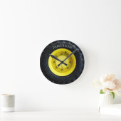 yellow personalized name tractor wheel tire runde wanduhr (Zuhause)