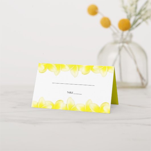 Yellow Plumeria Frangipani Wedding Platzkarte (Vorderseite)