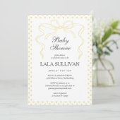Yellow Polka Dot Coquette Bow Baby Shower Einladung (Stehend Vorderseite)
