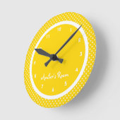 Yellow Polka Dot Kid's Bedroom Runde Wanduhr (Winkel)