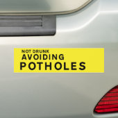 YELLOW Pothole Bumper Sticker – Not Drunk Avoiding Autoaufkleber (Auf Auto)