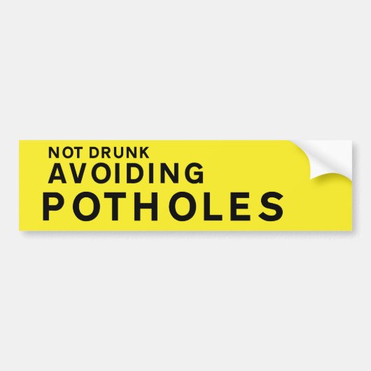 YELLOW Pothole Bumper Sticker – Not Drunk Avoiding Autoaufkleber (Vorne)