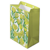 Yellow Protea Design Mittlere Geschenktüte (Rückseite Schrägansicht)
