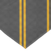 Yellow Racing Stripes Carbon Fiber Style Tischdecke (Schrägansicht)