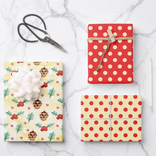 Yellow Red Brown Christmas Holly Pine Cones Dots Geschenkpapier Set (Vorderseite)