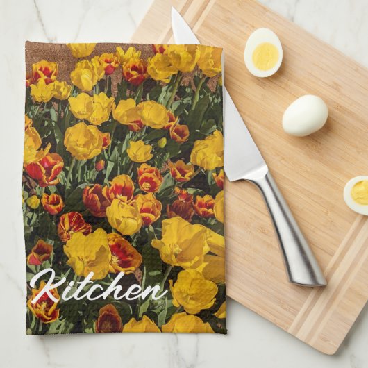 Yellow Red Tulips Mum's Kitchen Tea Handtuch (Viertel Falte)