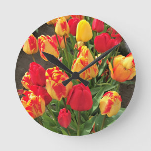 Yellow & Red Tulips Runde Wanduhr