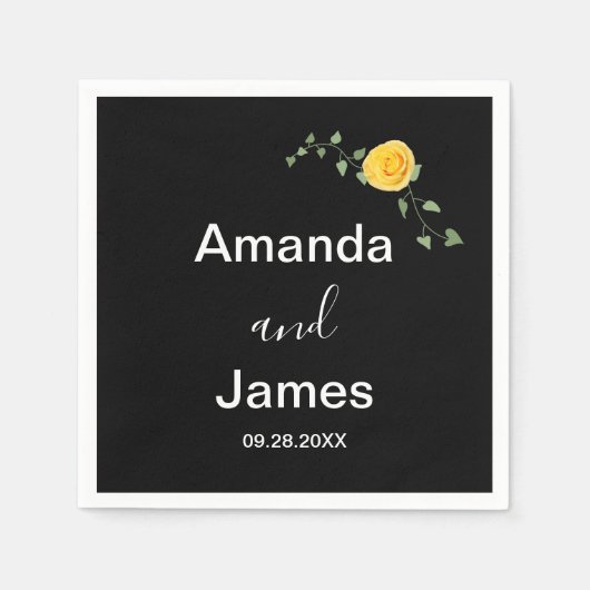 Yellow Rose and Green Vine Elegant Black Wedding Serviette (Vorderseite)