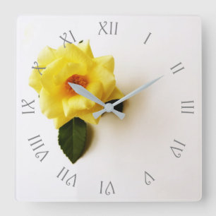 Yellow Rose On White Grey Script Roman wc Quadratische Wanduhr