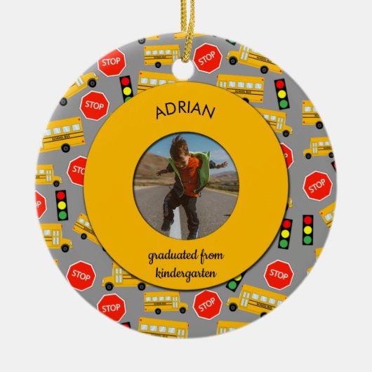 Yellow School Bus Kindergarten Abschluss Keramik Ornament (Vorne)