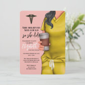 Yellow Scrubs Nursing School Abschluss Einladung (Stehend Vorderseite)